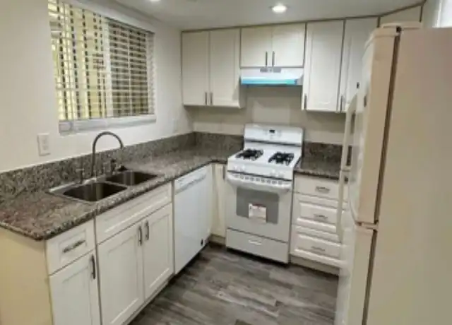 Property at 4854 E University Ave Unit 102, Fresno, CA, 93703, 2 beds, 1 bath, [object Object]