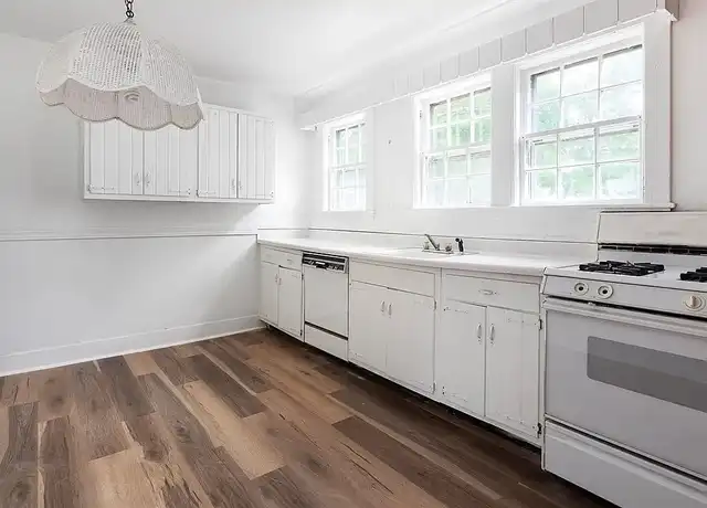 Property at 10 Ravenna Rd, West Roxbury, MA, 02132, 3 beds, 2 baths, [object Object]