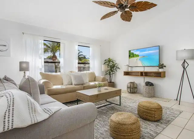 Property at 2541 SW 38th Ter, Cape Coral, FL, 33914, 4 beds, 2 baths, [object Object]
