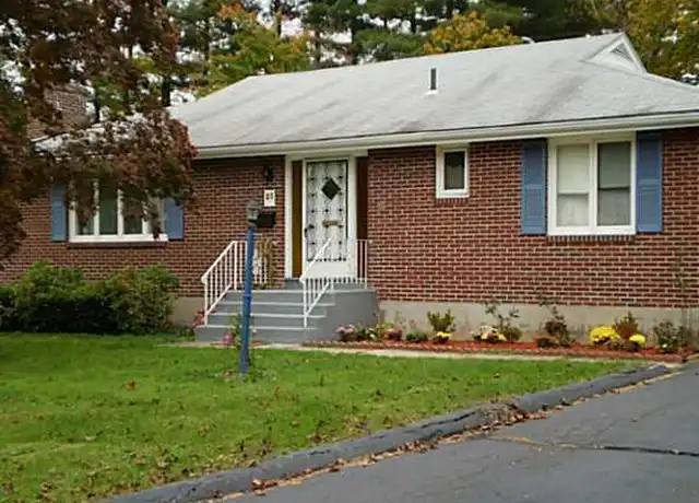Property at 21 Lindy Ln, West Hartford, CT, 06117, 3 beds, 2 baths, [object Object]