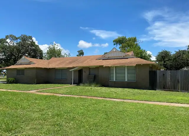 Property at 536 W Yoakum Ave, Aransas Pass, TX, 78336, 3 beds, 3 baths, [object Object]