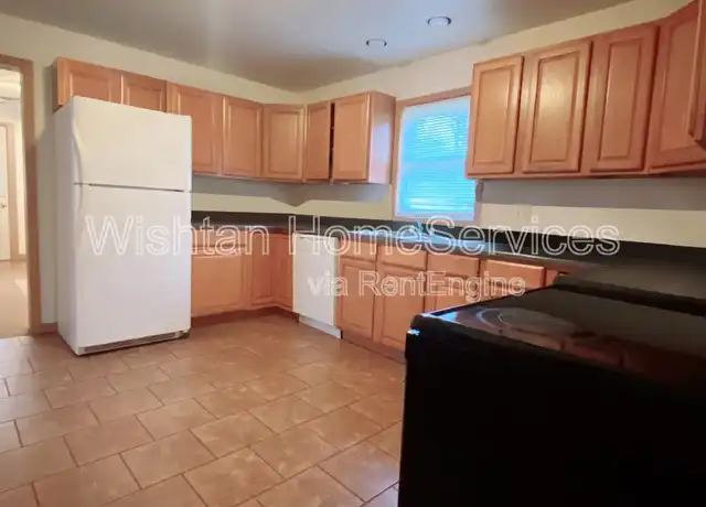 Property at 524 N Johnson St, Macomb, IL, 61455, 4 beds, 2 baths, [object Object]