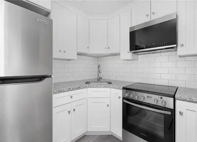 Property at 66 Jefferson Ave Unit 2R, Pawtucket, RI, 02860, 2 beds, 1 bath, [object Object]