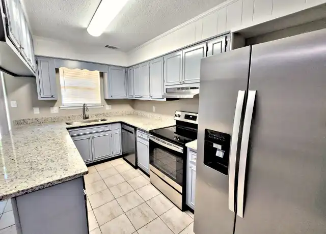 Property at 209 Cloverleaf Dr #5, Athens, AL, 35611, 2 beds, 2.5 baths, [object Object]
