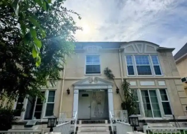 Property at 137 S Crescent Dr Unit 5, Beverly Hills, CA, 90212, 0 beds, 1 bath, [object Object]