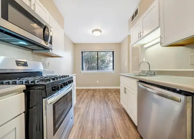 Property at Bent Tree - 3464 Colonial Ave, Roanoke, VA, 24018, 2-3 beds, 1 bath, [object Object]