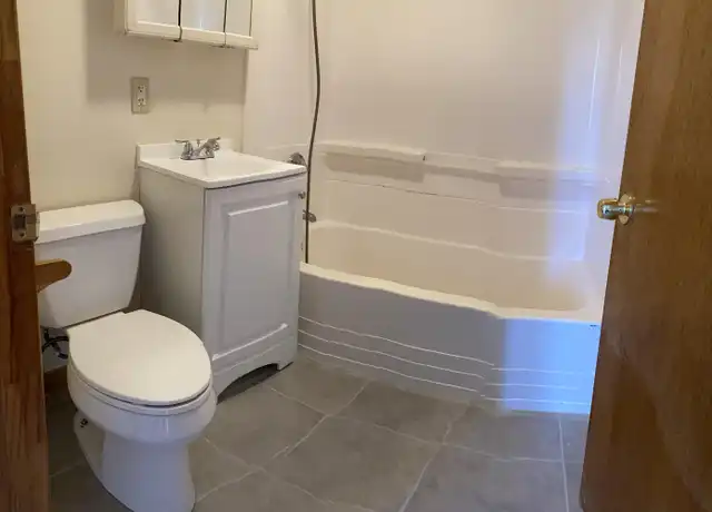 Property at 105 Walker St Unit 3rd1, Lowell, MA, 01854, 4 beds, 1 bath, [object Object]
