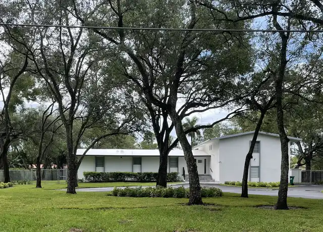 Property at 9811 SW 96th St, Miami, FL, 33176, 6 beds, 4 baths, [object Object]