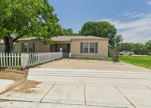 Property at 2702 Cavitt Ave, Bryan, TX, 77801, 3 beds, 2 baths, [object Object]