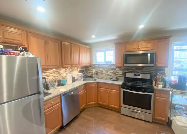 Property at 243 Highland Ave Unit 1, Somerville, MA, 02143, 2 beds, 1 bath, [object Object]