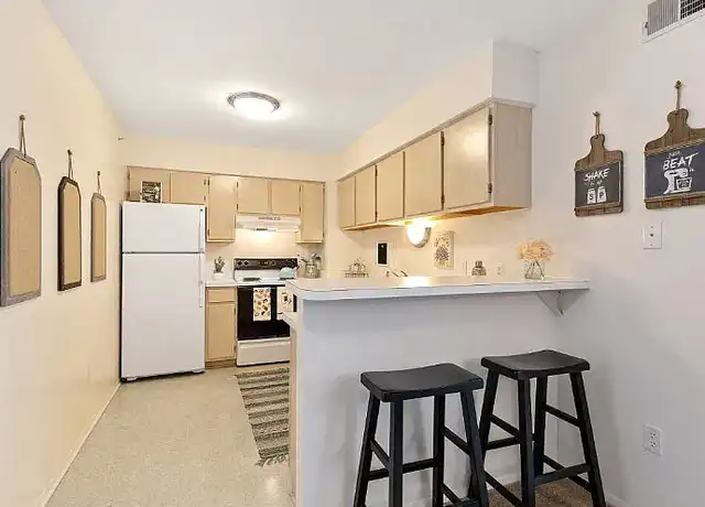 Property at Dover Hills Apartments - 4520 Dover Hills Dr, Kalamazoo, MI, 49009, 2 beds, 1-2 bath, [object Object]