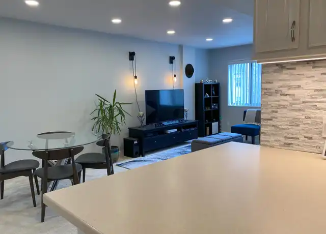 Property at 5340 Holmes Run Pkwy #202, Alexandria, VA, 22304, 2 beds, 1 bath, [object Object]