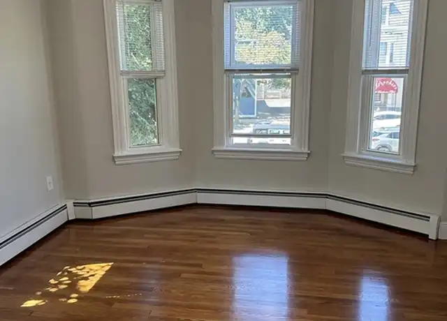 Property at 5 Hawthorne Blvd Unit 2, Salem, MA, 01970, 2 beds, 1 bath, [object Object]