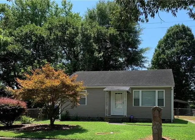 Property at 2904 Kentwood St, Greensboro, NC, 27405, 2 beds, 1 bath, [object Object]