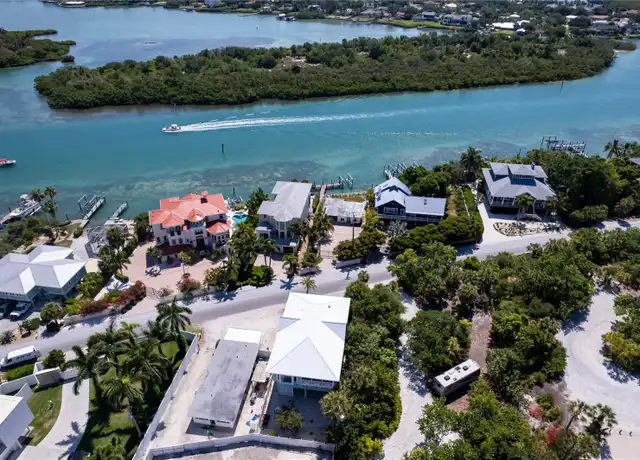 Property at 624 S Casey Key Rd, Nokomis, FL, 34275, 3 beds, 2.5 baths, [object Object]