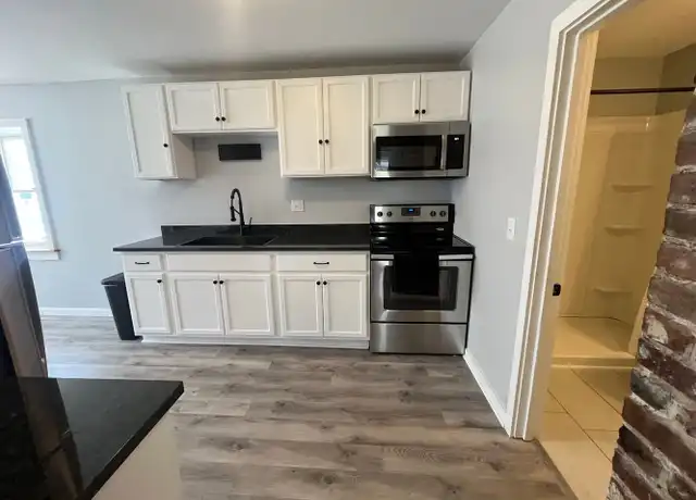 Property at 13 Freemont St Apt 1, Gardiner, ME, 04345, 1 bed, 1 bath, [object Object]