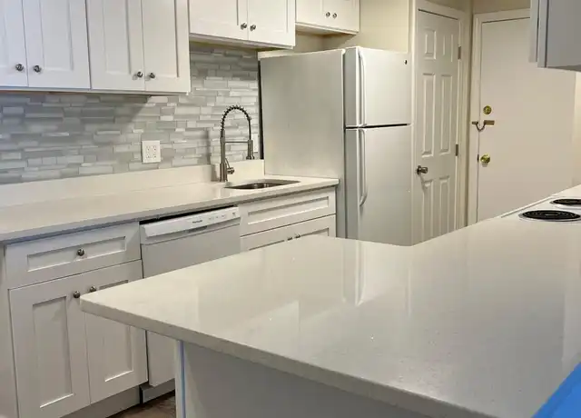 Property at 300 Smithfield Rd Unit 1B1, North Providence, RI, 02904, 1 bed, 1 bath, [object Object]