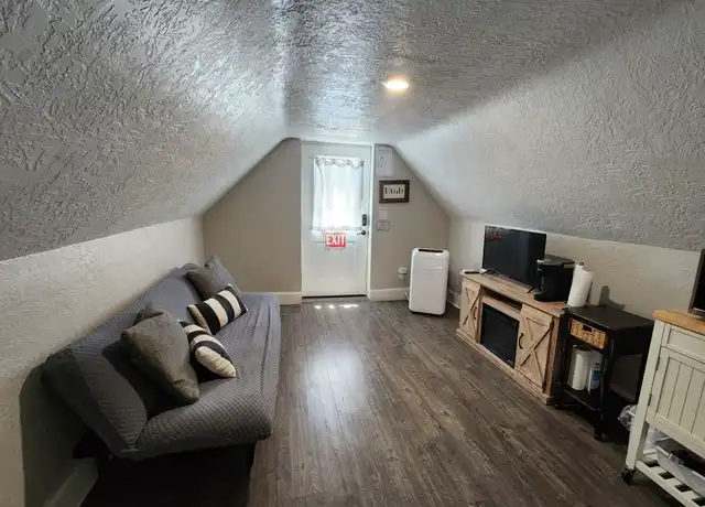 Property at 65 N State St, Hurricane, UT, 84737, 1 bed, 1 bath, [object Object]