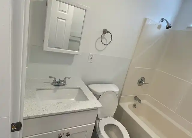 Property at 114 N Mill St Unit 1, Aberdeen, WA, 98520, 2 beds, 1 bath, [object Object]