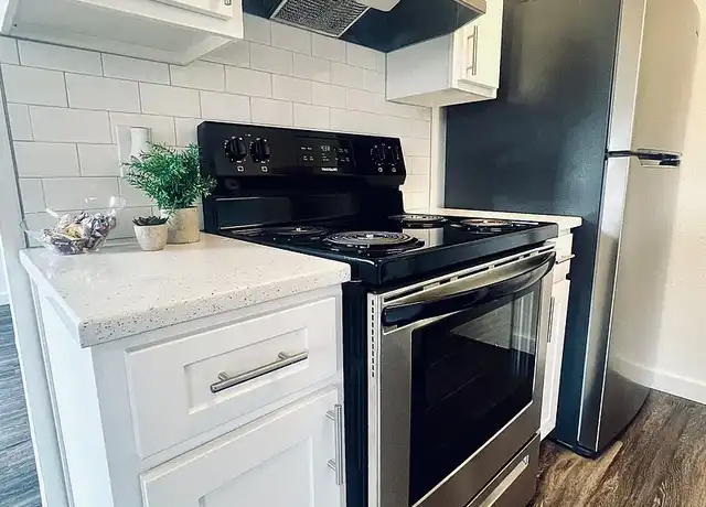 Property at Savannah Ridge - 4701 Heritage Place Dr, Norman, OK, 73072, 1-2 bed, 1-2 bath, [object Object]