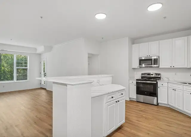 Photo of 1020 W Medicine Lake Dr, Minneapolis, MN 55441