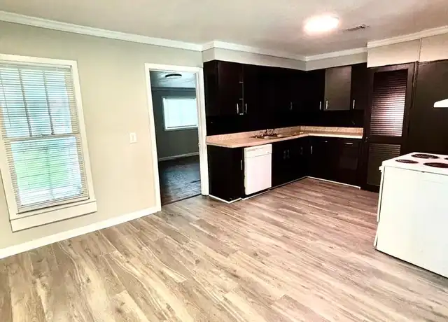 Property at 1014 W Cherry Ave, Jonesboro, AR, 72401, 3 beds, 1.5 baths, [object Object]