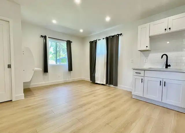 Property at 7041 Enfield Ave, Reseda, CA, 91335, 0 beds, 1 bath, [object Object]