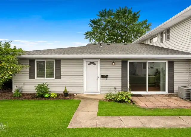 Property at 135 Barcliffe Ln, Schaumburg, IL, 60194, 2 beds, 1 bath, [object Object]