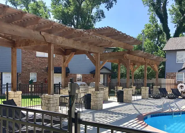 Photo of 240 E 15th St, Edmond, OK 73013