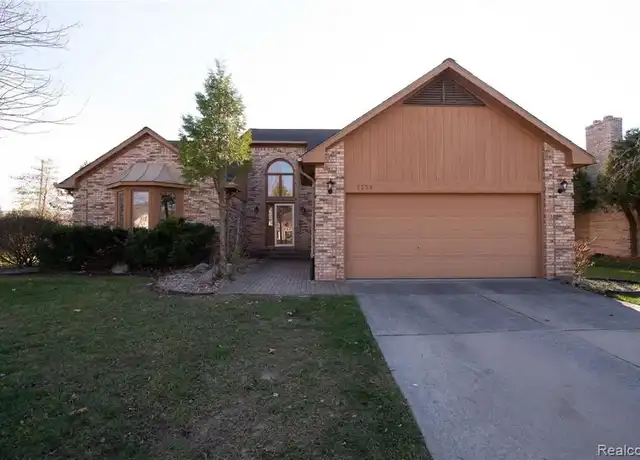 Property at 2358 Saffron Ct, Troy, MI, 48085, 3 beds, 2.5 baths, [object Object]