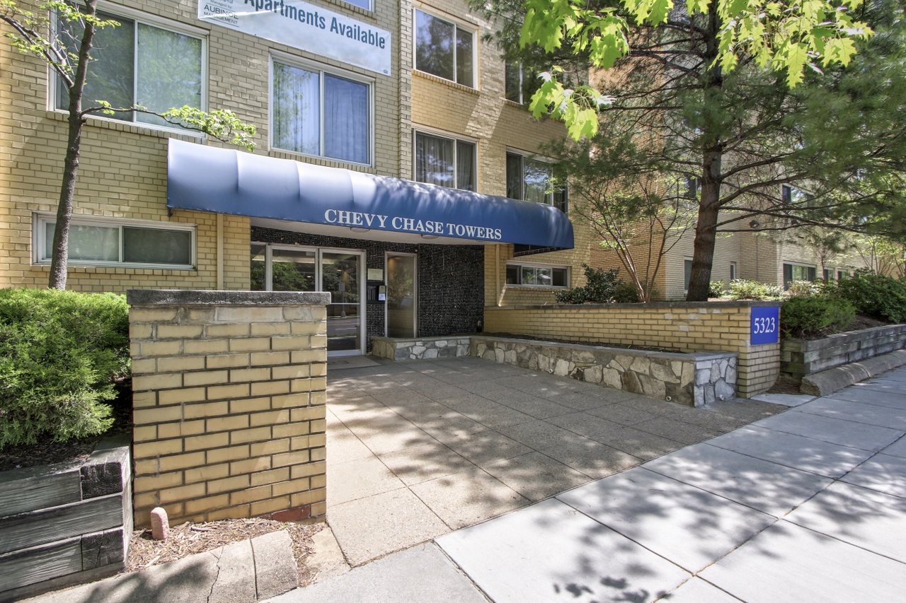 Chevy Chase Apartments, Neighborhood