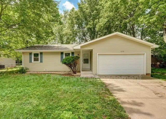 Property at 1270 E Rockhill St, Springfield, MO, 65804, 3 beds, 2 baths, [object Object]