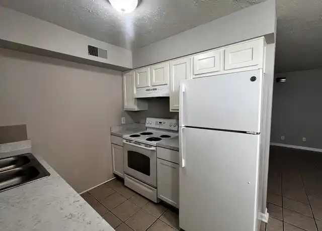 Property at 4401 Landside Dr, Louisville, KY, 40220, 2 beds, 1 bath, [object Object]