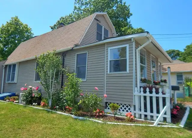 Property at 8 Peak Ave, Milford, CT, 06460, 1 bed, 2 baths, [object Object]