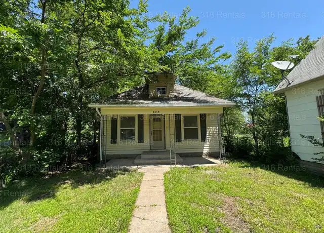 Property at 1016 E Broadway St, Newton, KS, 67114, 3 beds, 1 bath, [object Object]