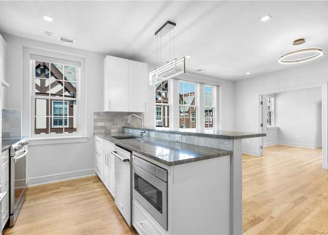 Photo of 26 East Pkwy Unit 17S, Scarsdale, NY 10583