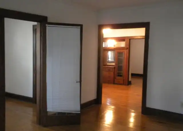 Property at 1711 E Locust St Unit 1711 01, Milwaukee, WI, 53211, 2 beds, 1 bath, [object Object]