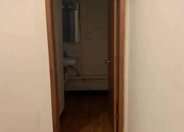 Property at 813 University Ave SE Unit 4, Minneapolis, MN, 55414, 2 beds, 1 bath, [object Object]