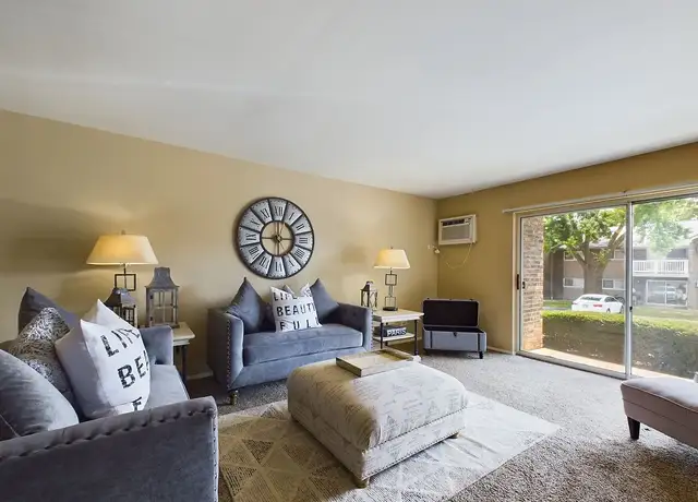 Photo of 201 Flame Dr, Carol Stream, IL 60188