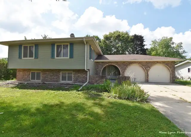 Property at 106 W Kendall Dr, Yorkville, IL, 60560, 5 beds, 3 baths, [object Object]