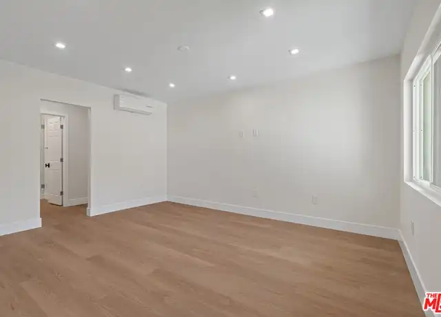 Property at 420 S Sepulveda Blvd Unit 4, Los Angeles, CA, 90049, 1 bed, 1 bath, [object Object]