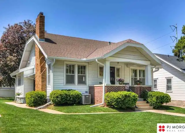 Property at 810 S 58th St, Omaha, NE, 68106, 3 beds, 2 baths, [object Object]