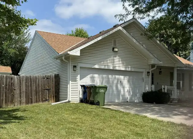 Property at 2928 Blackhawk Dr, Bellevue, NE, 68123, 3 beds, 2 baths, [object Object]
