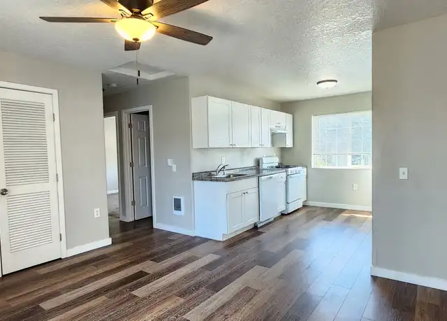 Property at 6719-6731 SE 82nd Ave Unit 6731-04, Portland, OR, 97266, 2 beds, 1 bath, [object Object]