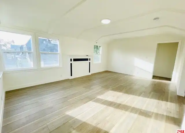 Property at 122 N Hobart Blvd Unit 1/2, Los Angeles, CA, 90004, 2 beds, 1 bath, [object Object]