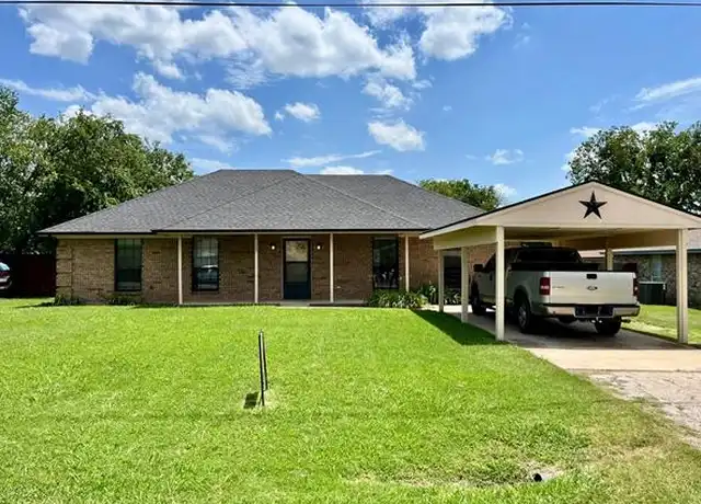 Property at 525 W Lloyd St, Krum, TX, 76249, 3 beds, 2 baths, [object Object]