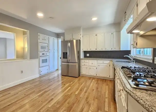Property at 534 Washington St Unit 2, Winchester, MA, 01890, 3 beds, 1 bath, [object Object]
