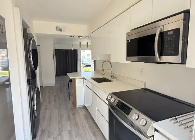 Property at 15205 SW 80th St, Miami, FL, 33193, 2 beds, 1 bath, [object Object]