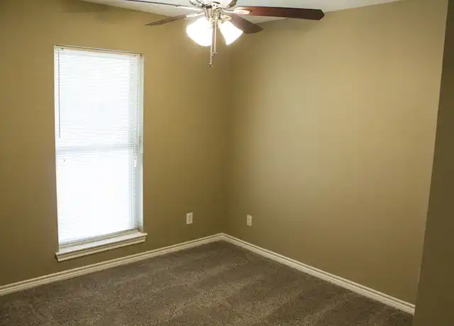 Property at 914 Hillside Ln, Flower Mound, TX, 75028, 3 beds, 2 baths, [object Object]