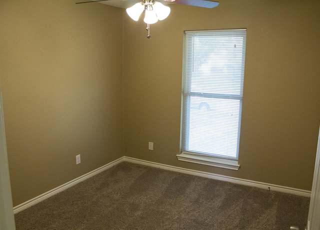 Photo of 914 Hillside Ln, Flower Mound, TX 75028